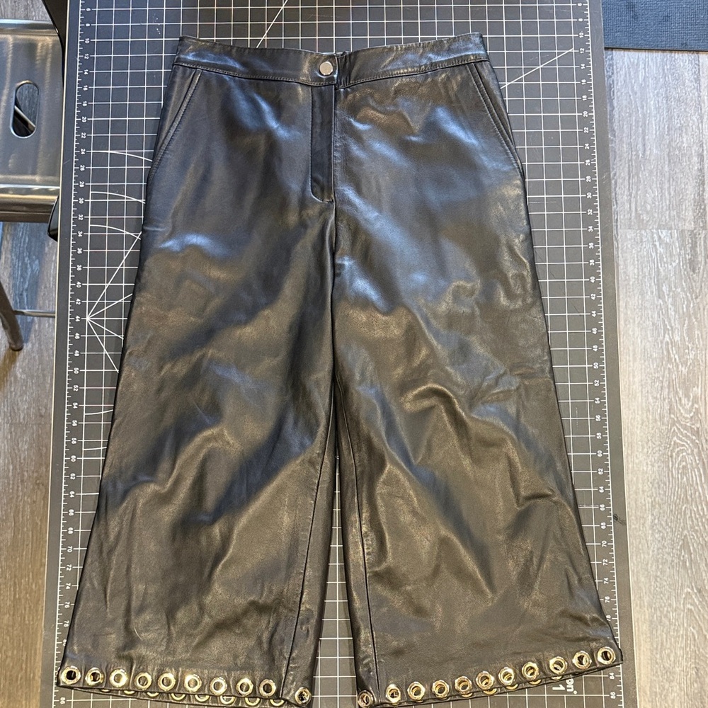 WALTER BAKER LEATHER CROPPED PANTS WOTH GOLD HARDWARE SZ L